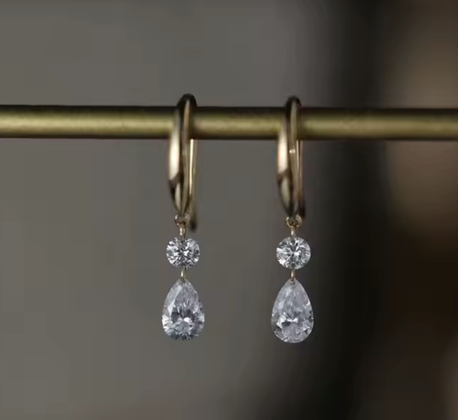 14kt Gold Drilled Dangle Drop .80cttw Diamond Earrings. DEF, VS2.